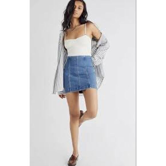 FREE PEOPLE Modern Femme Denim Mini Jeans Skirt Size 2 Stretchy - Picture 1 of 8
